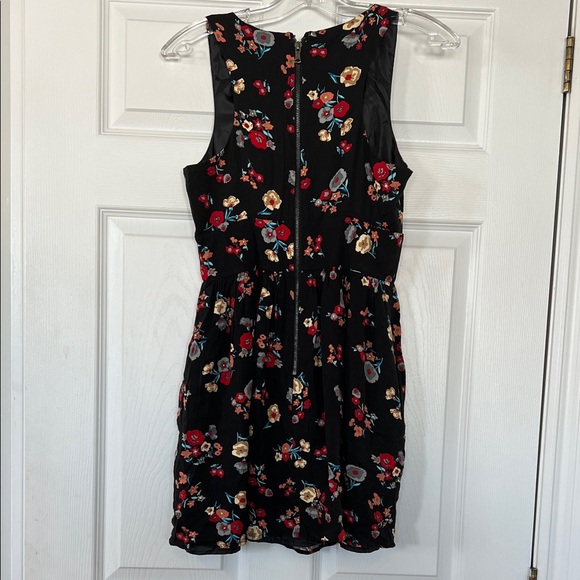 Forever 21 Black Floral Mini Dress - Picture 4 of 4